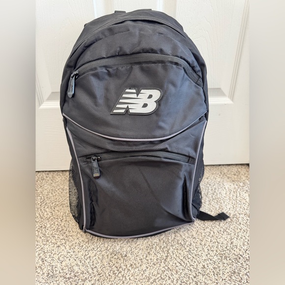New Balance Backpack Large gray Adjustable Straps, Zip Around, 2 Compartments - Picture 1 of 7